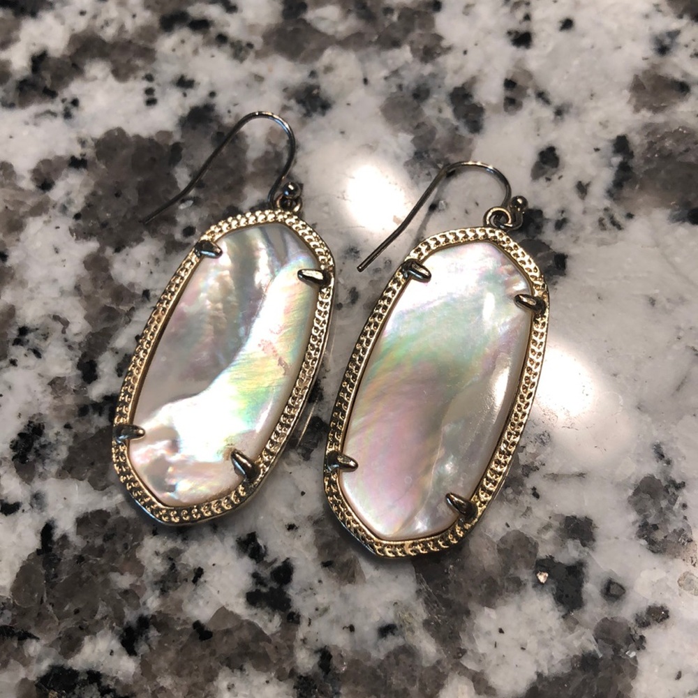 Pearl/gold Elle Kendra Scott earrings